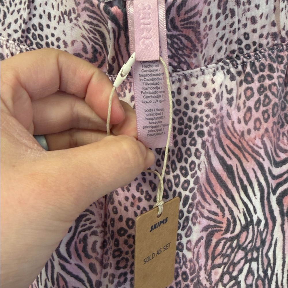 NWT SKIMS Sleep Long Sleep Set *New Print* - Picture 7 of 13
